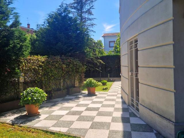 Appartamento in vendita di 240 m² in Via Ravenna