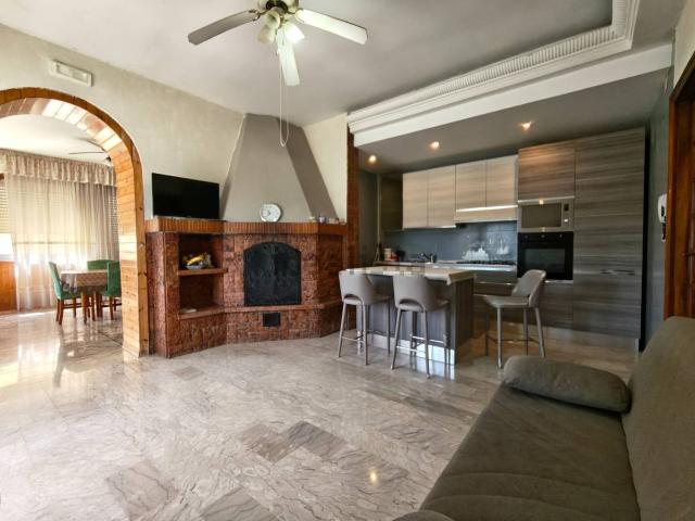 Appartamento in vendita di 240 m² in Via Vicenza, 12