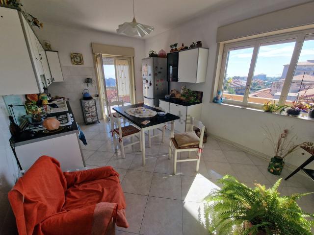 Appartamento in vendita di 240 m² in Viale delle Provincie