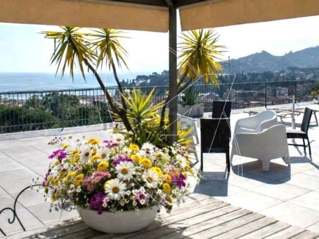 Appartamento in vendita di 240 m² in Corso Nicolò Cuneo