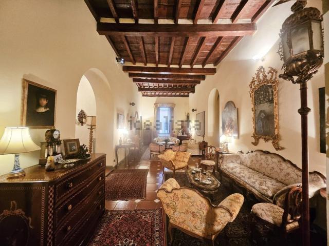 Appartamento in vendita di 240 m² in Piazza degli Strozzi