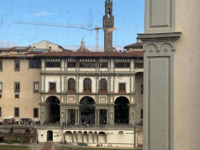 Appartamento in vendita di 240 m² in Piazza di Santa Maria Sopr&apos Arno