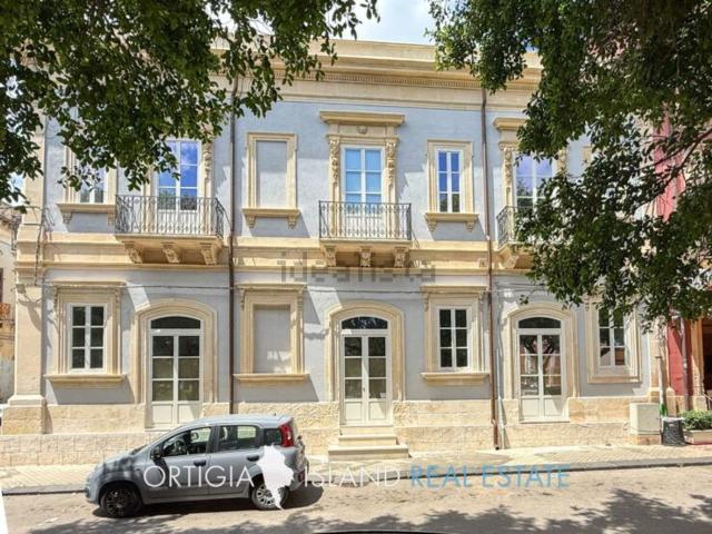 Appartamento in vendita di 240 m² in Piazza Santa Lucia