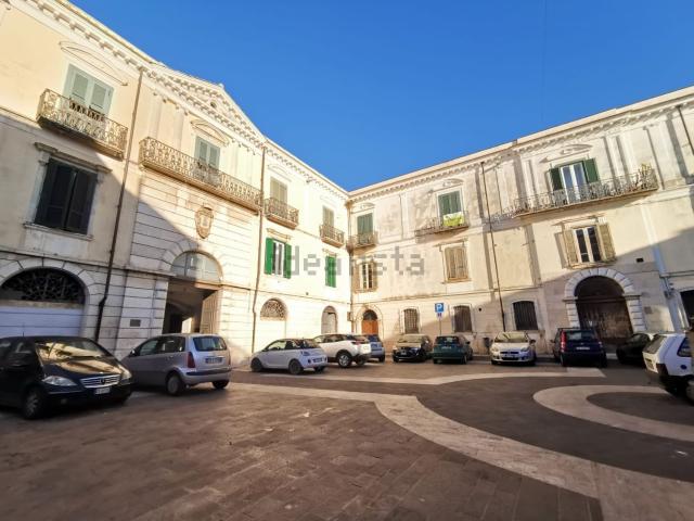 Appartamento in vendita di 240 m² in Piazza Trento e Trieste, 5