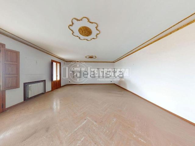 Appartamento in vendita di 241 m² in Via Corigliano, 80