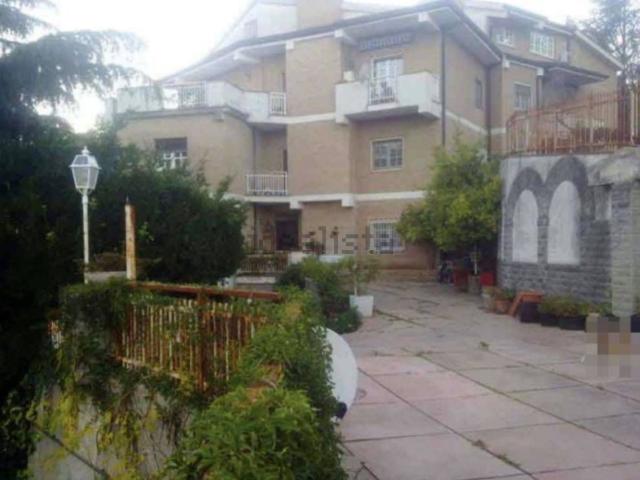 Appartamento in vendita di 241 m² in Via Gerolamo Sambiase