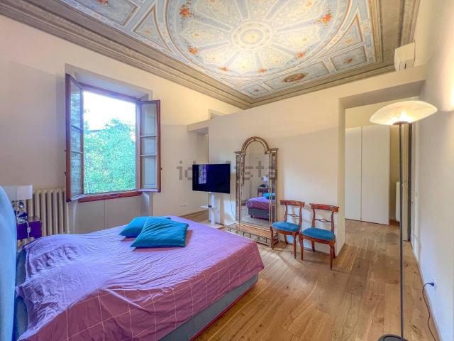 Appartamento in vendita di 241 m² in Via Giosuè Carducci