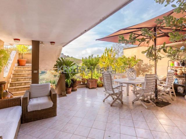 Appartamento in vendita di 242 m² in Via Cassia, 701