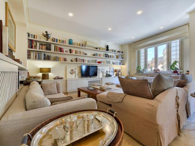 Appartamento in vendita di 242 m² in Via Antonio Gramsci