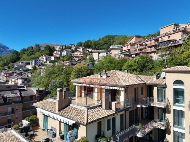 Appartamento in vendita di 242 m² in Via Angelo Biondi, 2