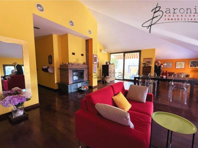 Appartamento in vendita di 242 m² in Via Abate Zani