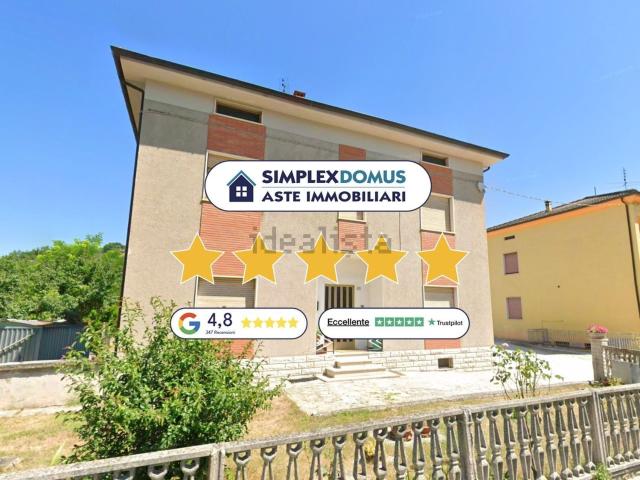 Appartamento in vendita di 242 m² in Via Pole
