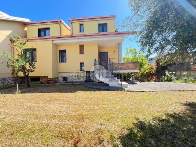 Appartamento in vendita di 242 m² in Via Petrozza, 4