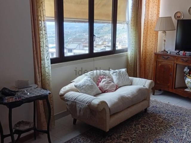 Appartamento in vendita di 242 m² in Via Rainaldo d&apos  Acquaviva