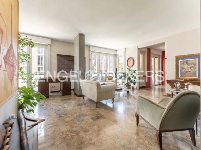 Appartamento in vendita di 243 m² in Via Col Moschin, 11