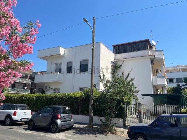 Appartamento in vendita di 243 m² in Via Giovanni Cena