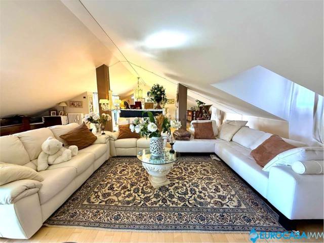 Appartamento in vendita di 243 m² in Via F. Cavallotti, 20