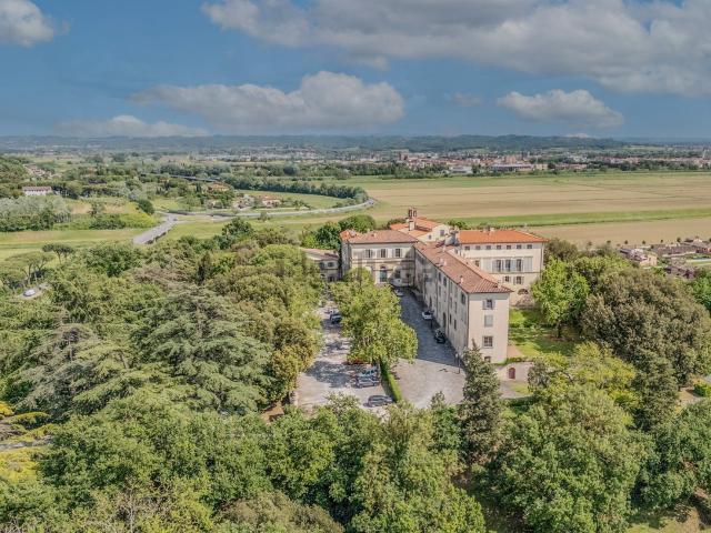 Appartamento in vendita di 243 m² in Viale Giacomo Matteotti