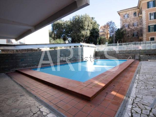 Appartamento in vendita di 244 m² in Via degli Appennini
