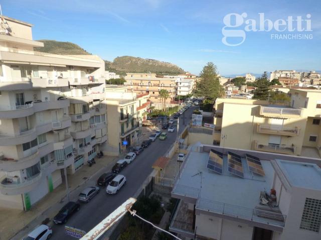 Appartamento in vendita di 244 m² in Via R. Pilo, 7