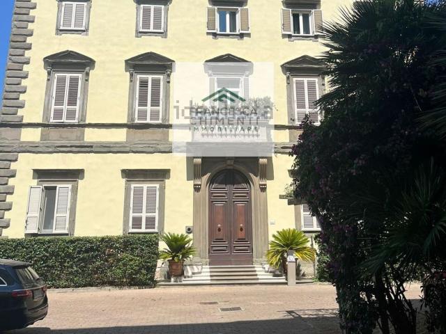 Appartamento in vendita di 244 m² in Via Ricasoli