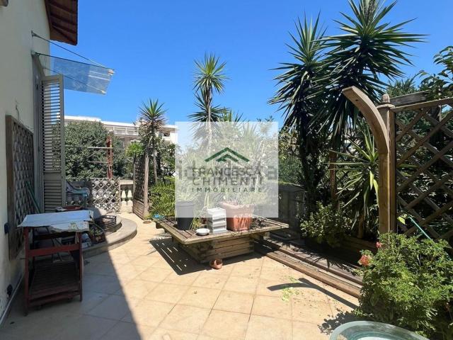 Appartamento in vendita di 244 m² in Via Ricasoli