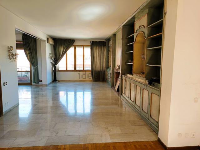 Appartamento in vendita di 244 m² in Viale Montegrappa