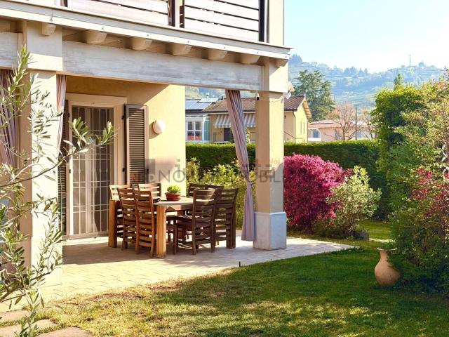 Appartamento in vendita di 245 m² in Via Giulio Bevilacqua