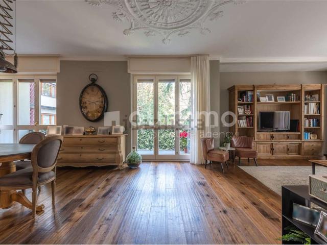 Appartamento in vendita di 245 m² in Via Giuseppe Frua