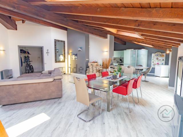 Appartamento in vendita di 245 m² in Via Dazio Vecchio, 4