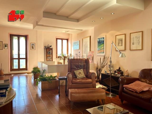 Appartamento in vendita di 245 m² in Via dei Sibillini