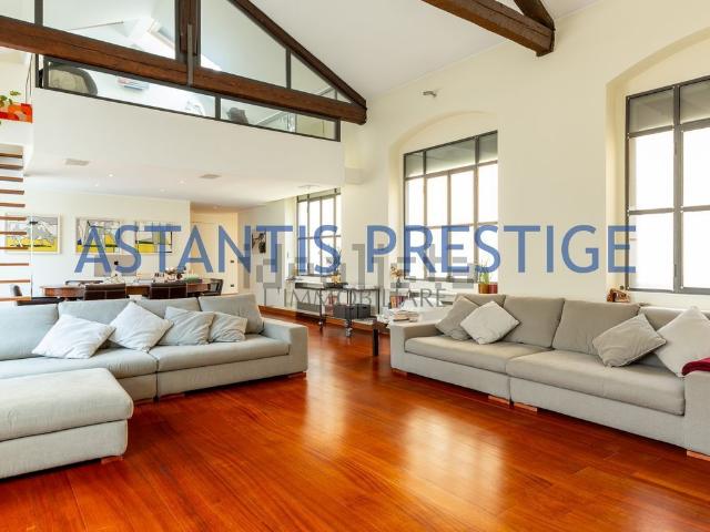 Appartamento in vendita di 245 m² in Via Paolo Sarpi