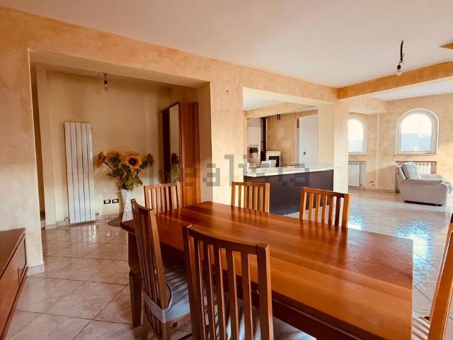 Appartamento in vendita di 245 m² in Via Puglie, 5