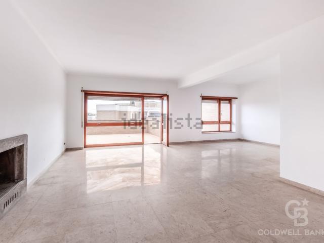 Appartamento in vendita di 245 m² in Via Rivarone