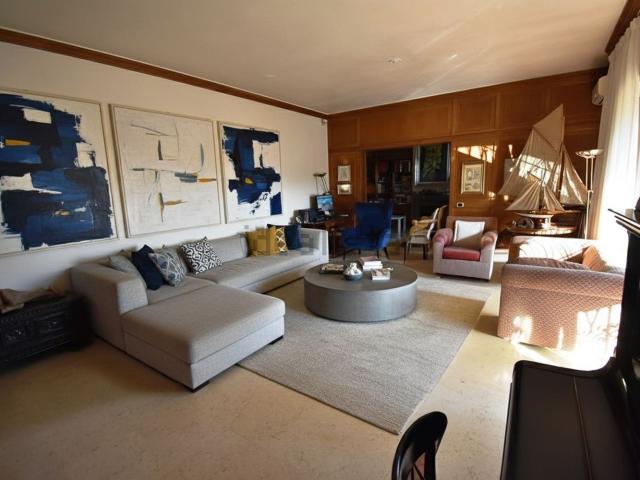 Appartamento in vendita di 245 m² in Via Riccardo Zandonai, 1