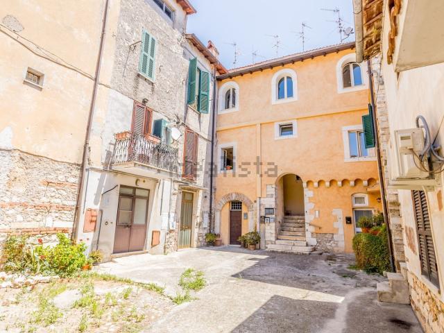 Appartamento in vendita di 245 m² in Via Umberto I