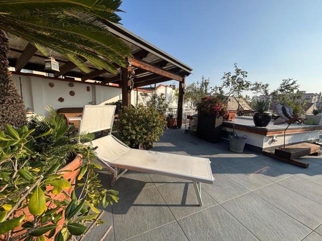Appartamento in vendita di 245 m² in Viale Umbria, 58