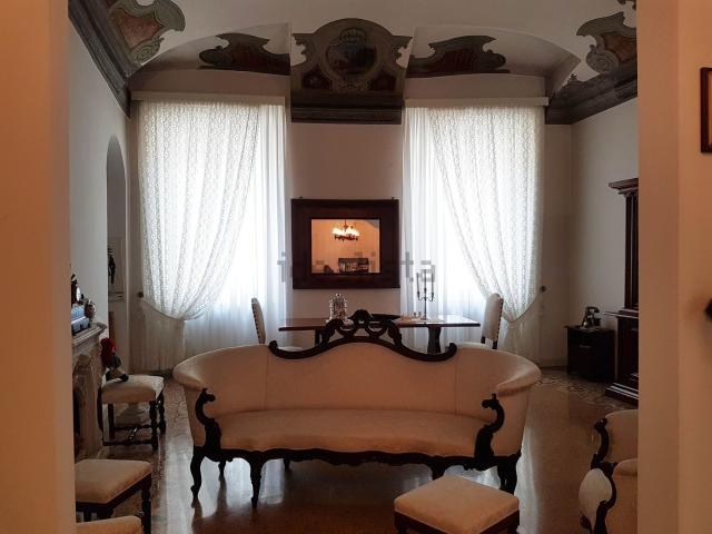 Appartamento in vendita di 245 m² in Piazza del Borgo