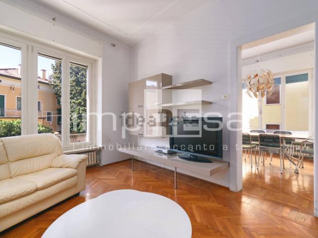Appartamento in vendita di 246 m² in Via Giovanni Pascoli, 4