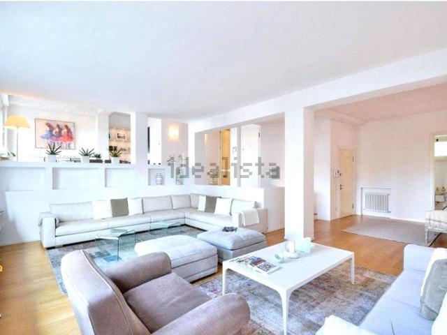 Appartamento in vendita di 247 m² in Via Giuseppe Toniolo