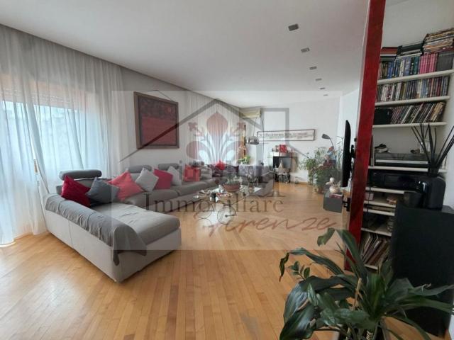 Appartamento in vendita di 247 m² in Via Valdorcia