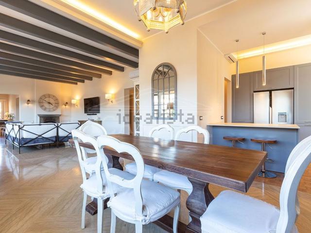 Appartamento in vendita di 247 m² in Viale Cortina d&apos Ampezzo