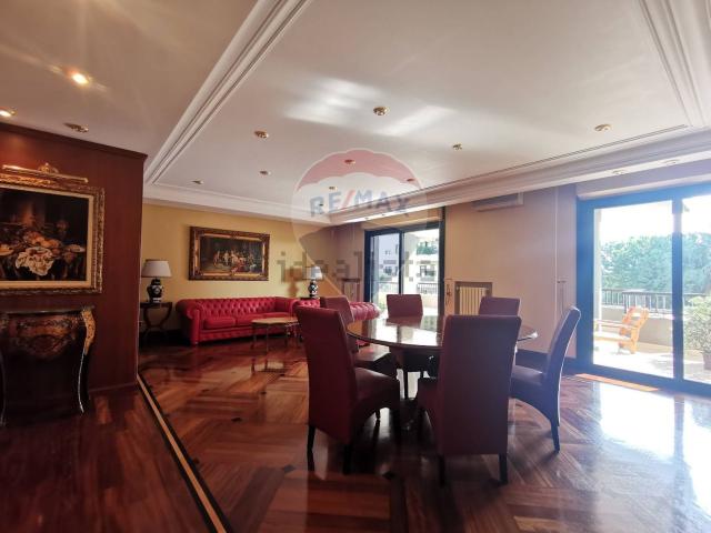 Appartamento in vendita di 247 m² in Corso Alcide de Gasperi, 312