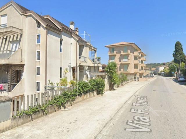 Appartamento in vendita di 248 m² in Via F. Turati