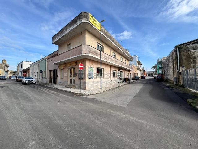 Appartamento in vendita di 249 m² in Via Guagnano, 1
