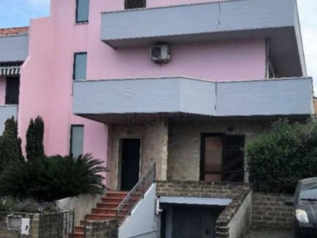 Appartamento in vendita di 249 m² in Via Luigi Cardone