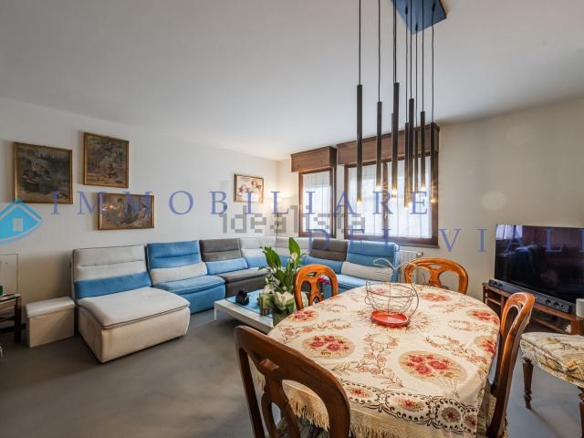 Appartamento in vendita di 249 m² in Strada Albareto, 222