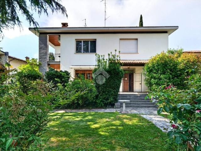 Appartamento in vendita di 250 m² in Via Colle Fiorito, 7