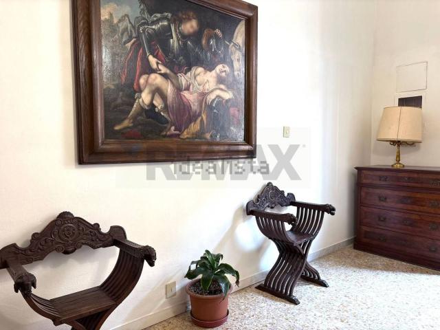 Appartamento in vendita di 250 m² in Via Cesare Battisti, 1