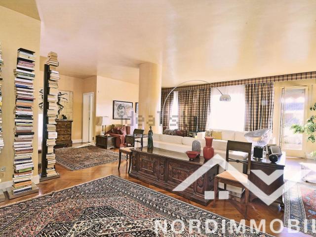 Appartamento in vendita di 250 m² in Via Antonio Simeone Sografi